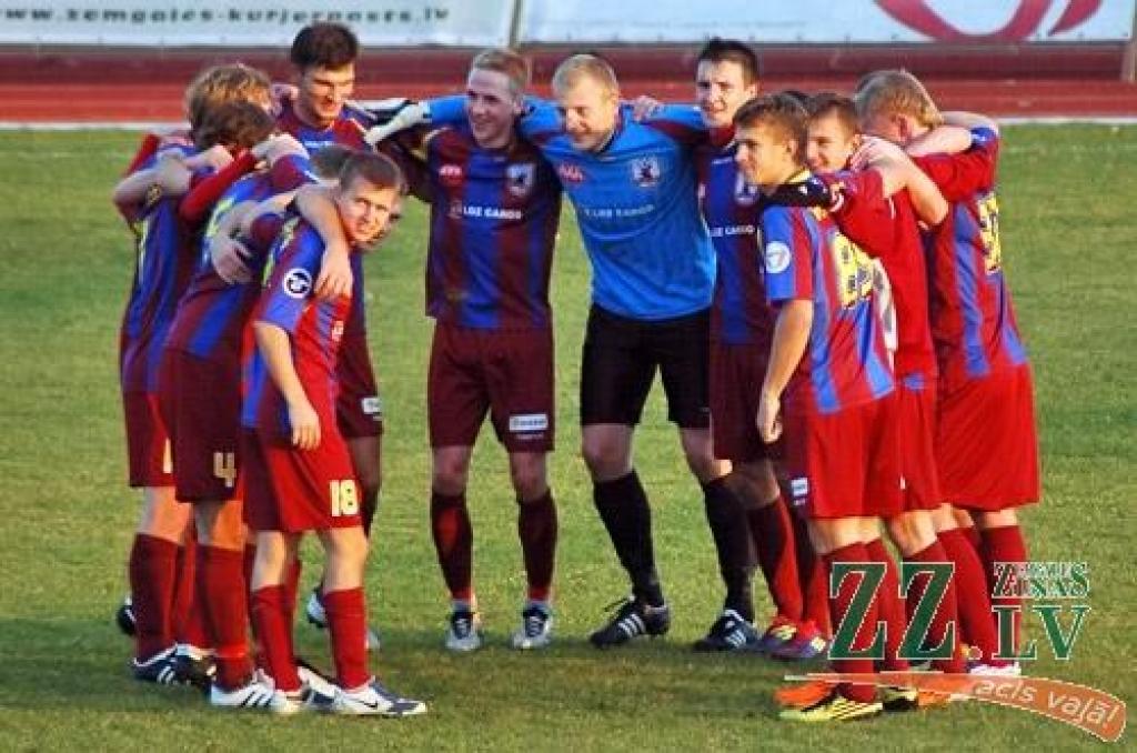 Futbols. FK «Jelgava» sezonu beidz ar skaistu uzvaru un sesto vietu virslīgā (pievienota fotogalerija)