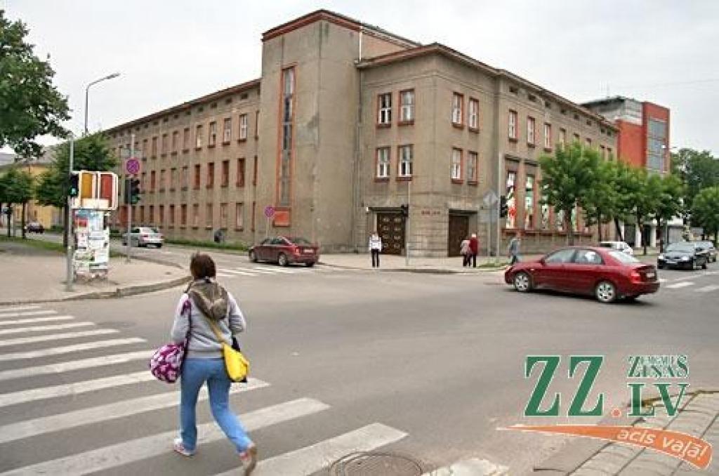 Līdz maijam mēģinās vecajā pastā