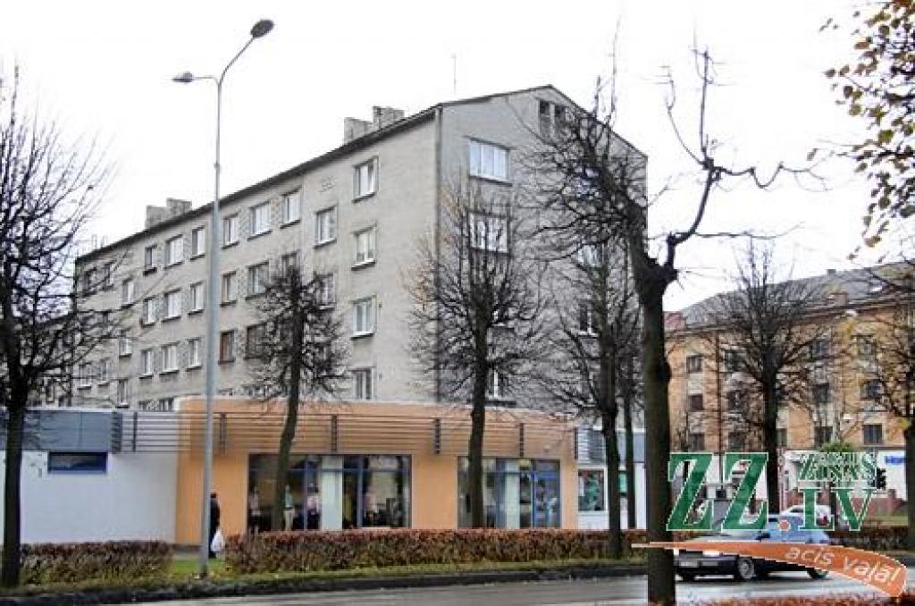 Izdrupis skurstenis apdraud gājējus