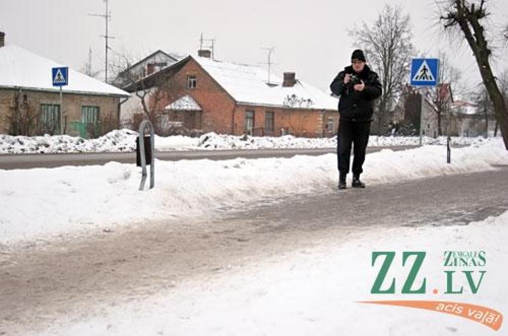 Bez maksas piedāvā smiltis ietvju kaisīšanai