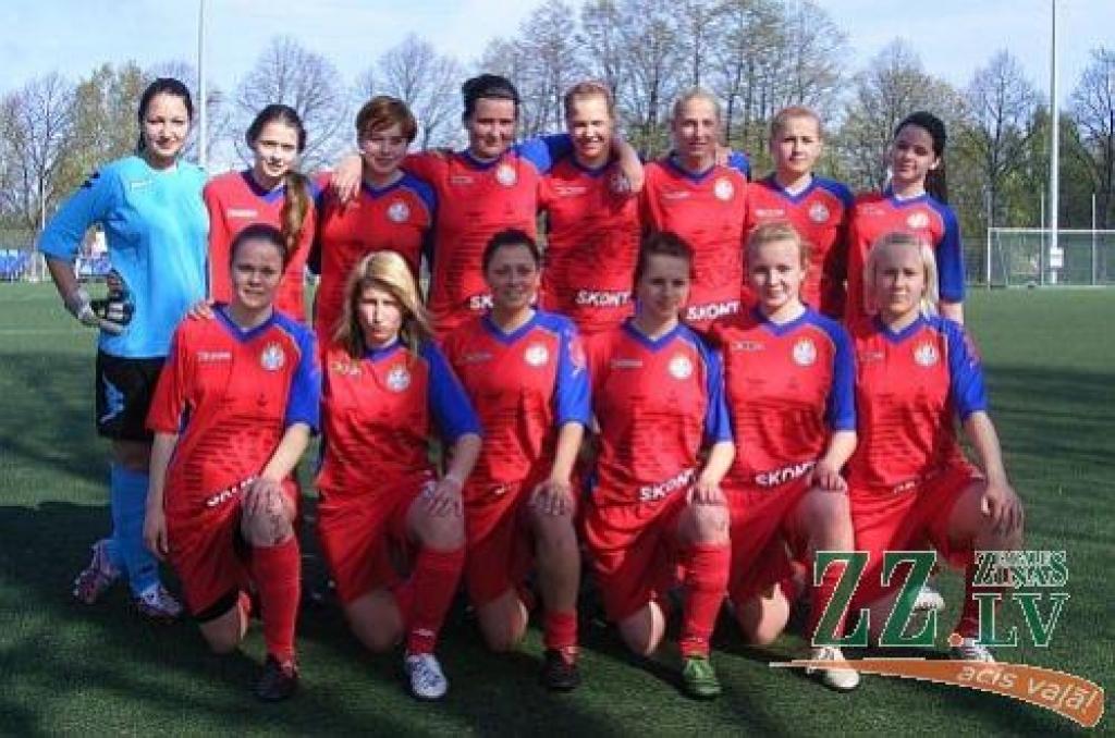 Futbols. Kalnciema meitenēm «Skonto» sastāvā nodrošinātas čempionu medaļas