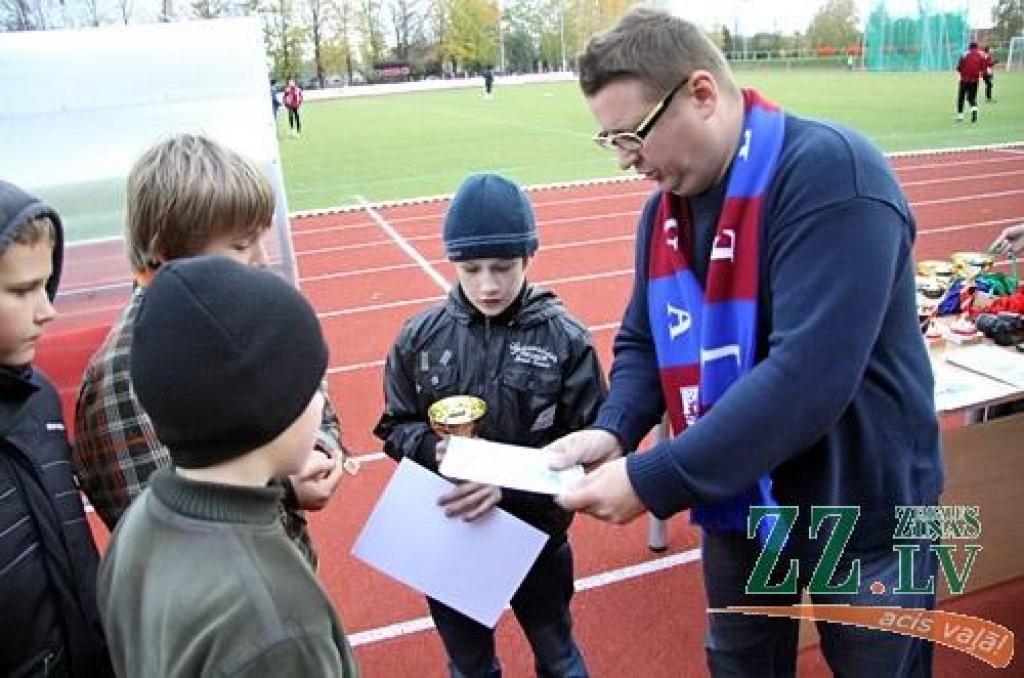 Futbols. Sadalīti FK «Jelgava» skolu turnīra «superkausi» (ar foto)