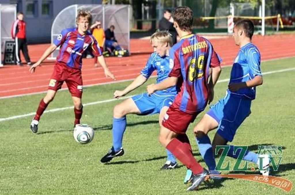 Futbols. FK "Jelgava" mājas spēlē zaudē "Daugavai" (ar foto)