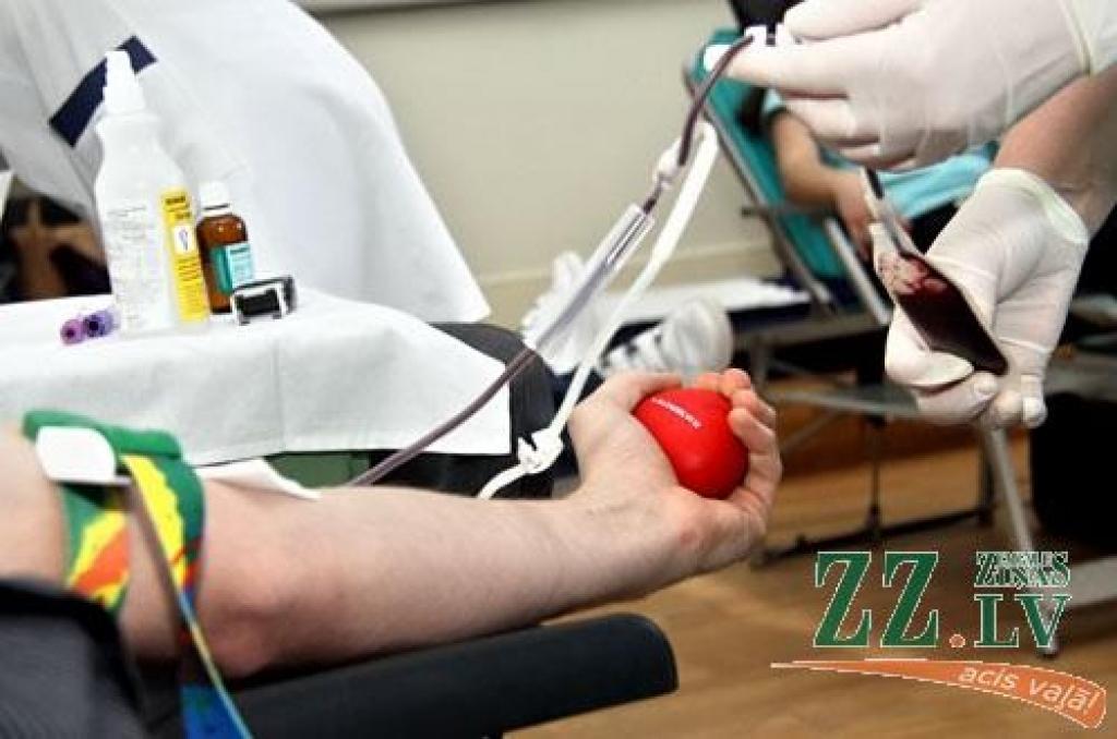 Rīt uz asins nodošanu īpaši aicina 0 un B rēzus pozitīvo asins grupu donorus