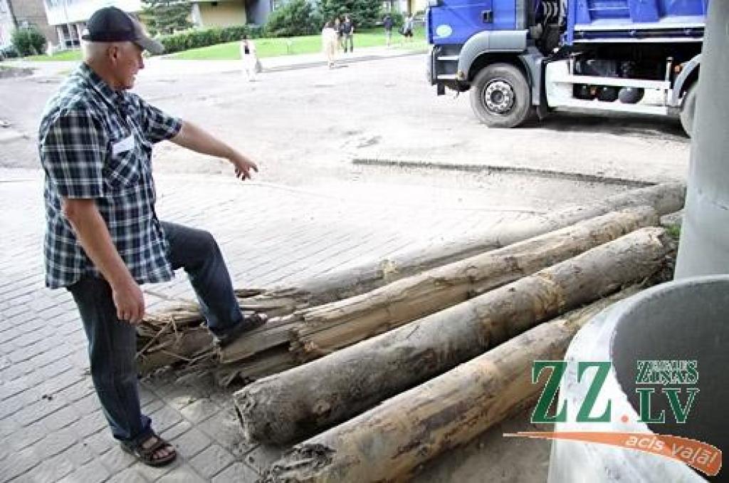 Otrdien «Zemgales Ziņās»: Pieminekļu aizsardzības inspekcija liek pārtraukt Raiņa ielas rekonstrukciju; sadeg medus, āmuri un naglas