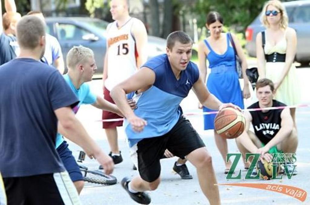 Strītbols. Pilsētas čempionātā uzvar Latvijas čempioni «Armet»