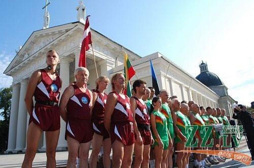 Jelgavnieki noskrien Baltijas ceļu