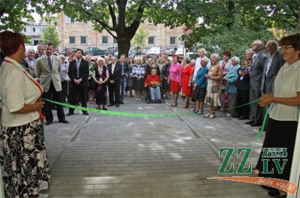 Pensionāri jaunās telpās draudzēsies ar jaunajiem (foto)