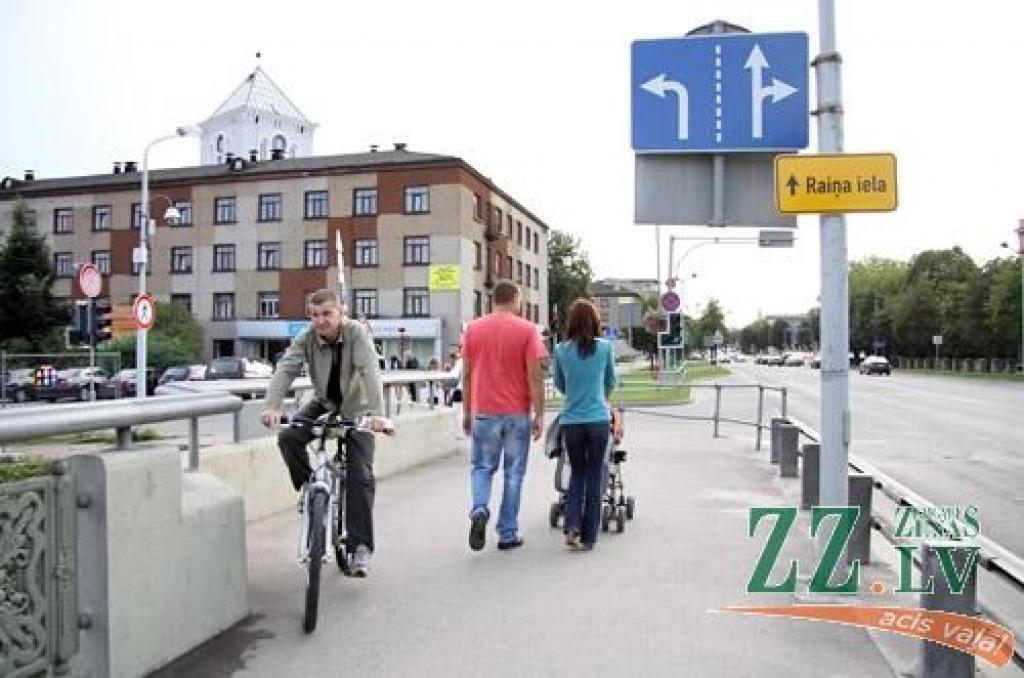 Par satiksmes organizēšanas izmaiņām Lielās ielas un Čakstes bulvāra krustojumā lems, rekonstruējot Lielo ielu