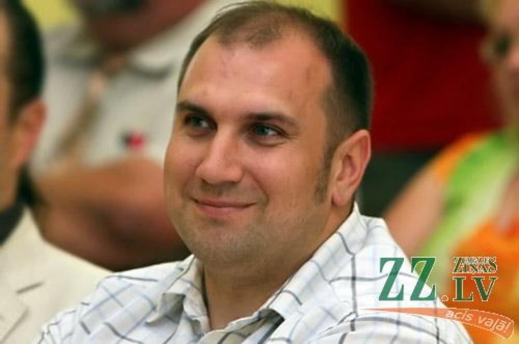 Neeksistējošs elejnieks vaino Lasmani negodprātīgā ziedojumu vākšanā