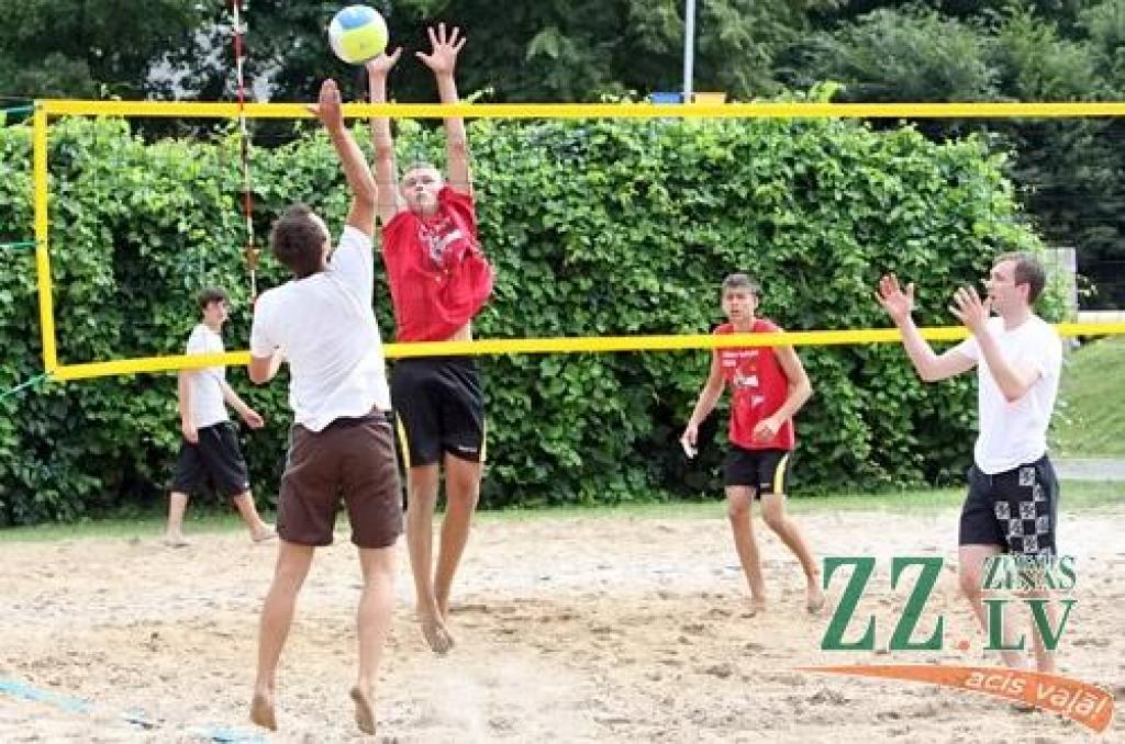 Ozolnieku novada svētkos izspēlē pludmales volejbola un strītbola turnīru