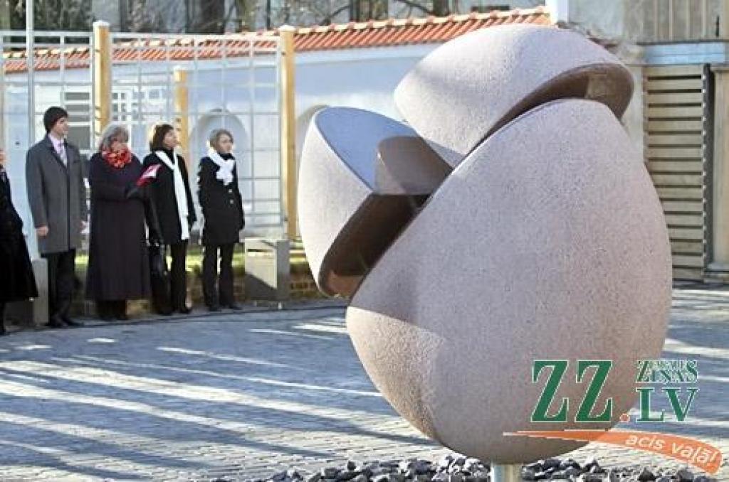 Lietus dēļ jāapstādina pat vienīgā Jelgavas strūklaka