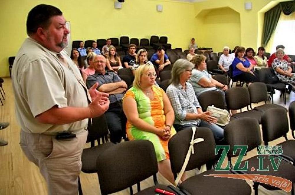 Iedzīvotāju sapulce Vilcē: «Ziedoni, tu būtu foršs vecis, ja uz izmeklēšanas laiku atkāptos!» (ar foto)