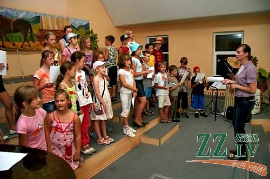 Garīgos pamatus nometnē pilnveido simt bērnu un jauniešu