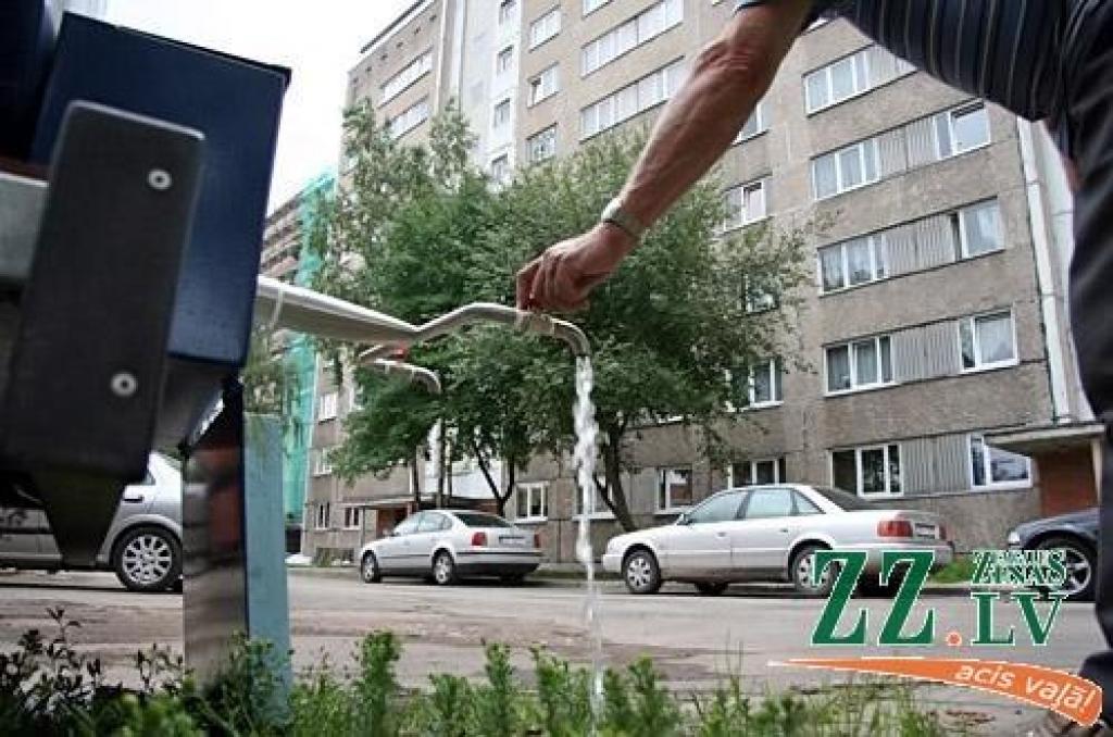Deputāts Ņevoļskis uzskata – pašvaldība apzināti «ielaiž» parādus, lai saglabātu NĪP monopolstāvokli
