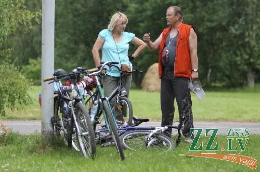 Velobrauciens uz Ūziņiem beidzas ar lietu