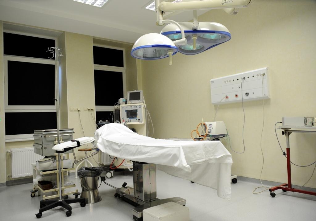 Kara laika lādiņa sprādzienā cietušais bērns pārcietis sarežģītu šķembu izņemšanas operāciju