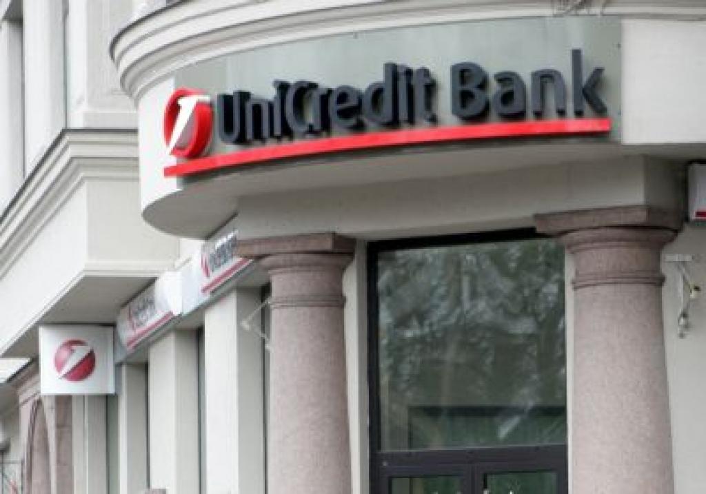 Papildināta - UniCredit atsakās no bankas licences visās Baltijas valstīs
