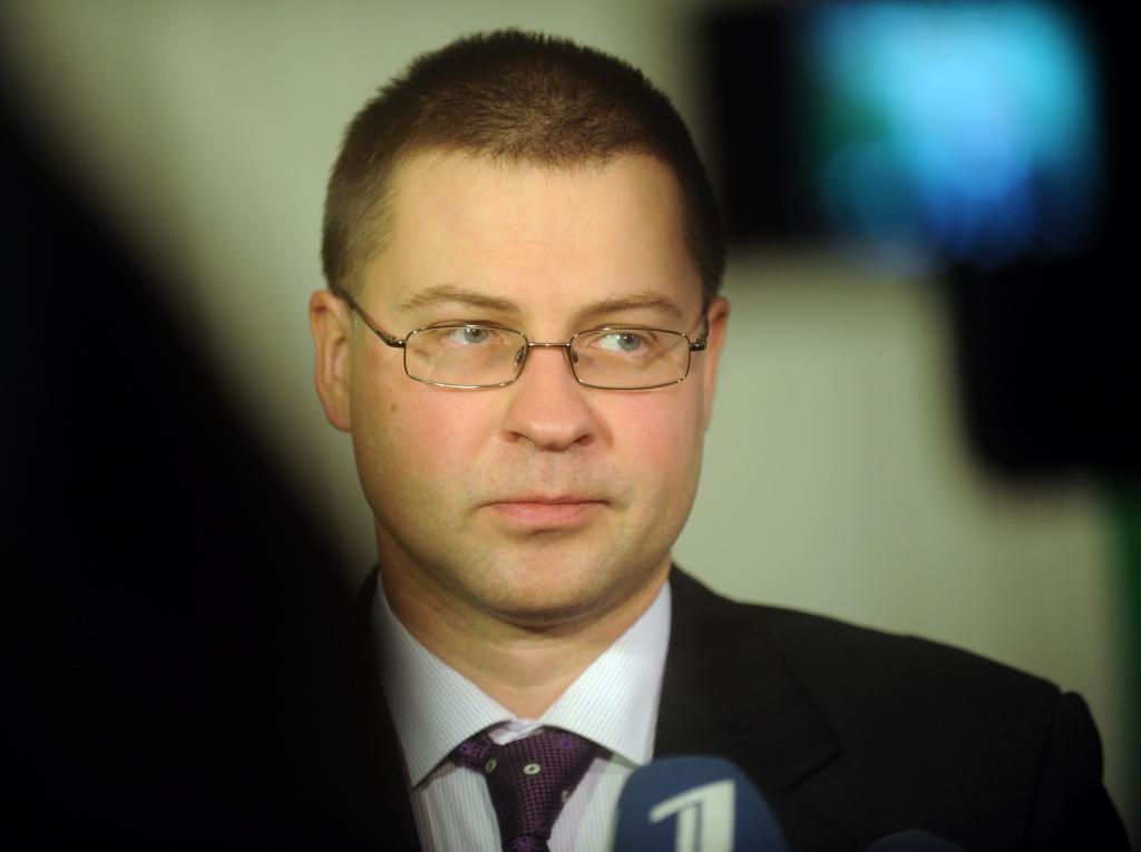 Premjers aicina Sprūdžu nepieņemt sasteigtus lēmumus par atkāpšanos