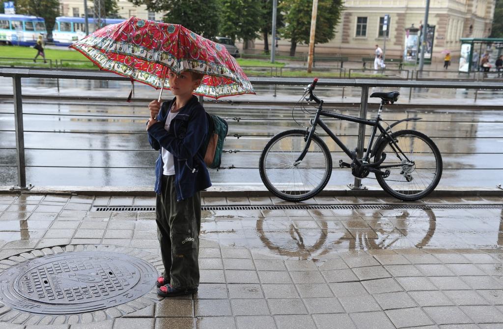 Brīvdienās daudzviet Latvijā gaidāms lietus un pērkona negaiss