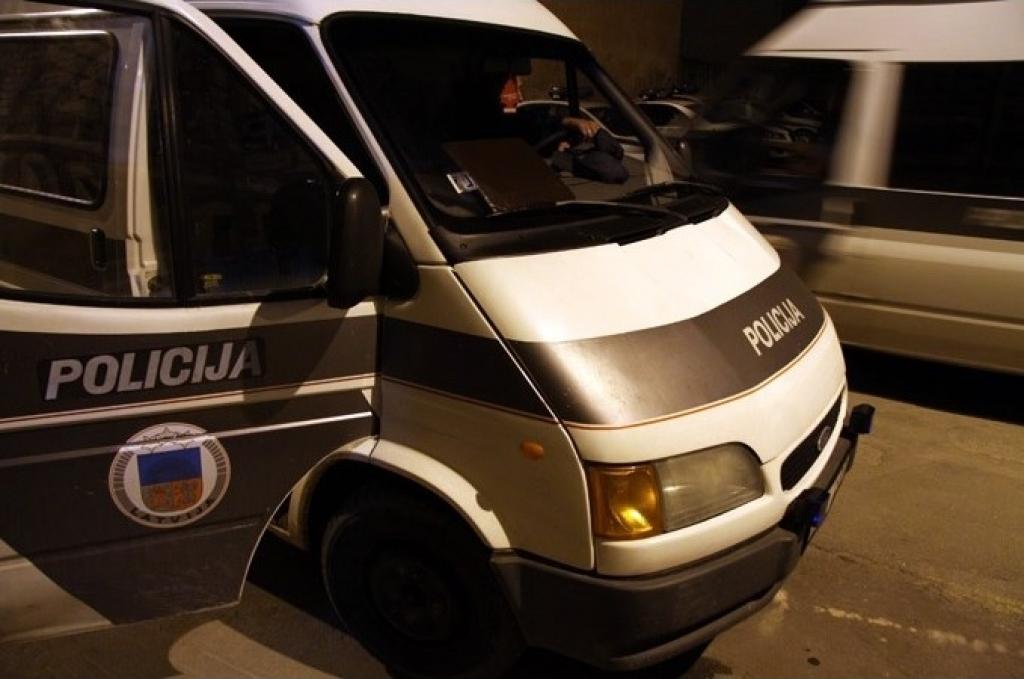 Iekšējās drošības birojs Jelgavas policijā veicis kratīšanu; pārkāpumi nelegālo preču uzskaitē