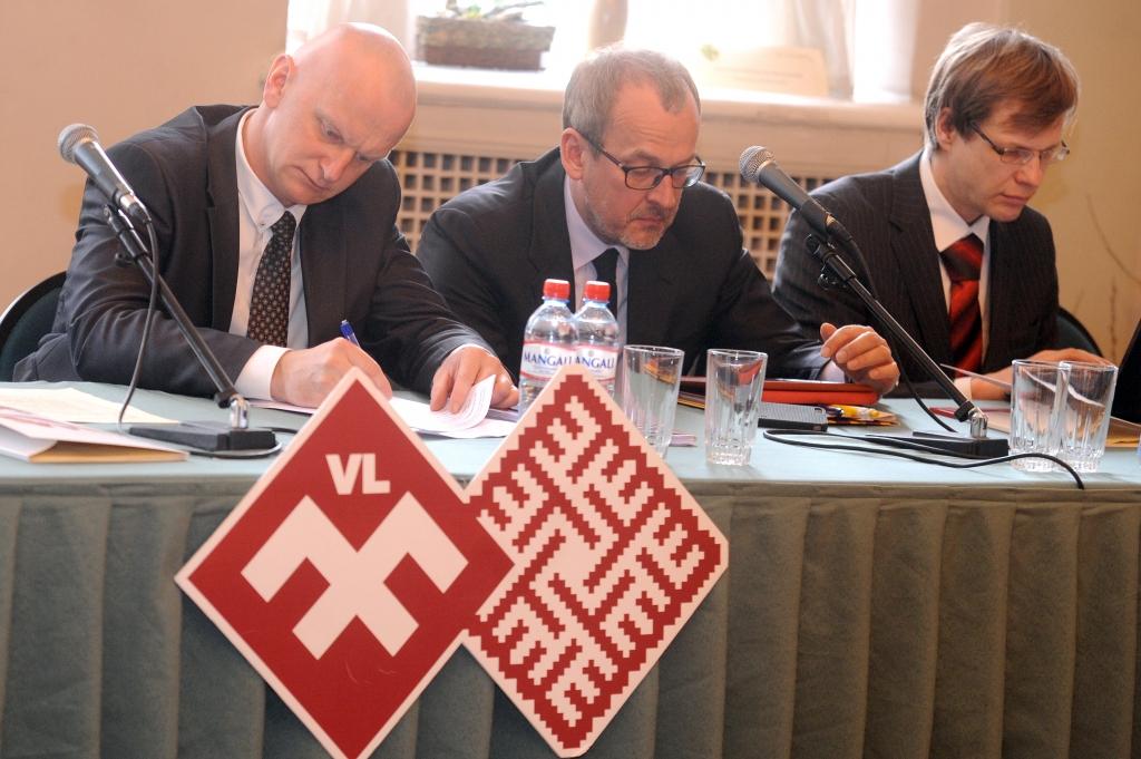 Pašvaldību vēlēšanu tiesību piešķiršanu no 16 gadiem atbalsta tikai nacionāļi