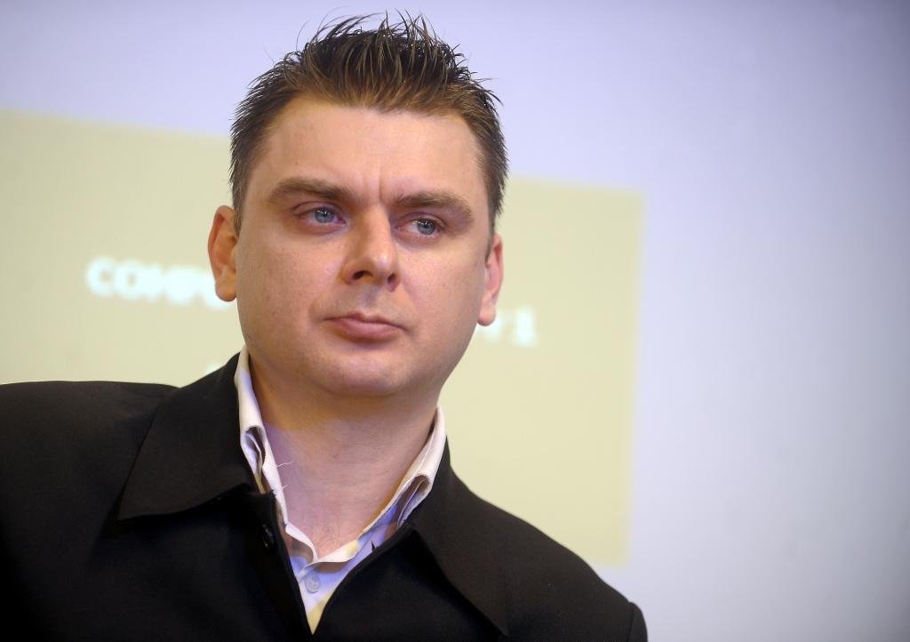 Osipovus par PSRS karoga izkāršanu pie savas mājas nesodīs