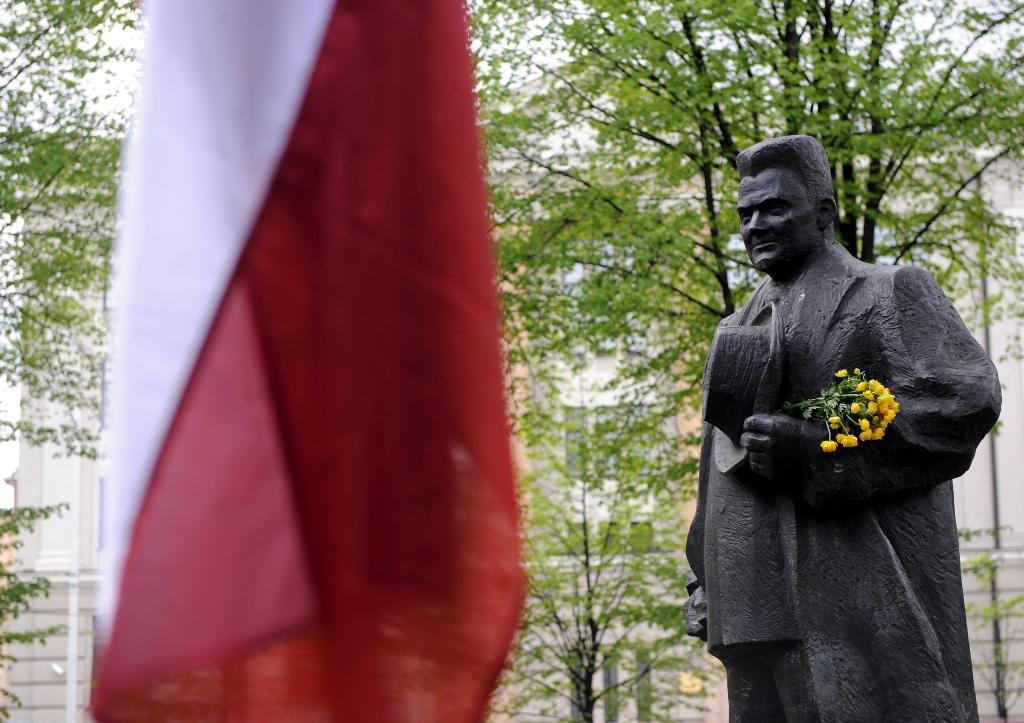 Vēsturnieki: NA, atzīmējot Ulmaņa apvērsumu, noraida demokrātiju