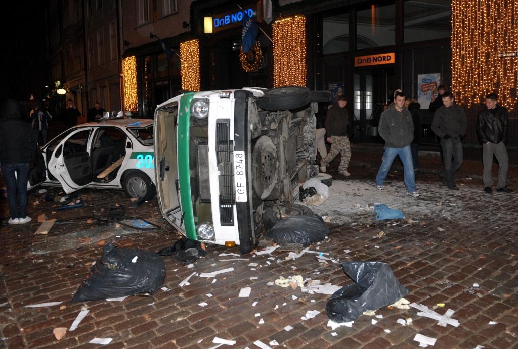 Tiesa attaisno trīs Vecrīgas grautiņos apsūdzētus vīriešus