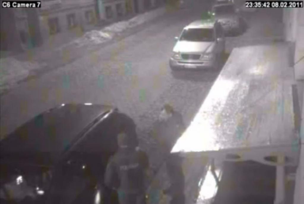 Bijušajiem policistiem par zādzību no BMW X5 piespriež pusotra gada cietumsodu