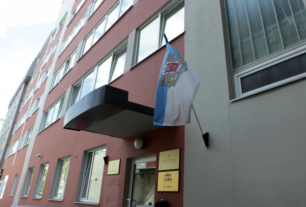 Pēc kratīšanas Satiksmes departamentā, KNAB sāk krimināllietu par kukuļa pieprasīšanu lielā apmērā