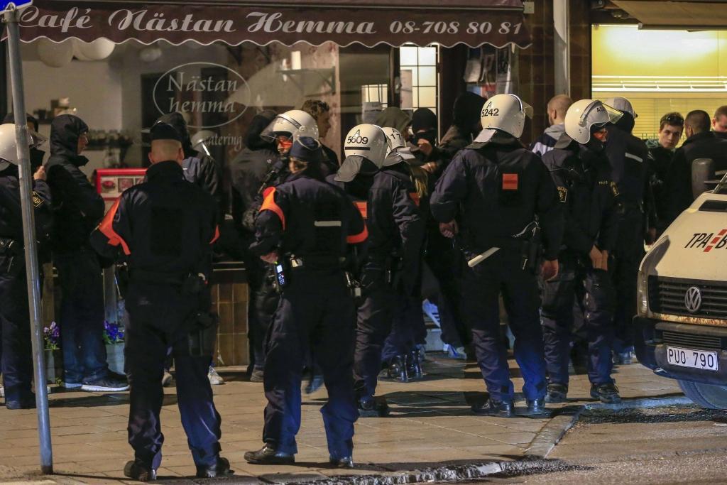 Policija: Pēc nedēļu ilgajiem nemieriem situācija Stokholmā normalizējusies