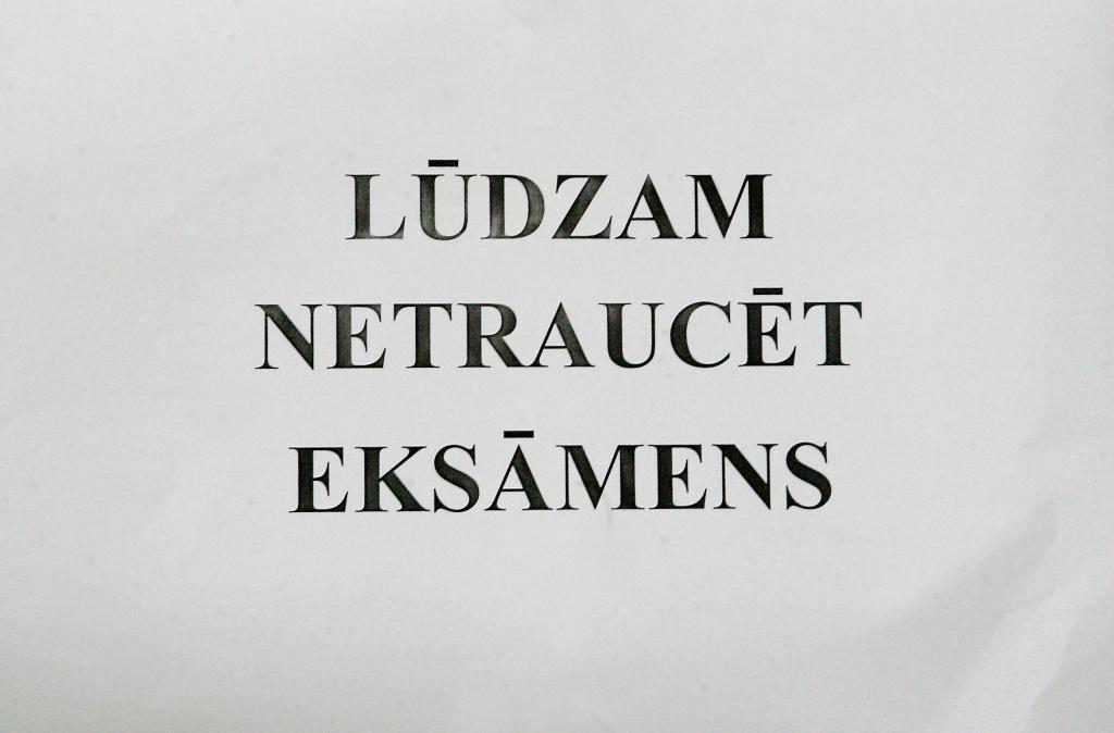 12.klašu skolēniem pagarina matemātikas eksāmenu tā norises laikā
