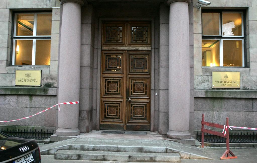 Noskaidrots, kurās ministrijās strādājošie darbu valsts pārvaldē pamet visbiežāk