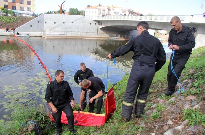 FOTO: «Fortum» siltumtrases ūdens iekrāso Driksu; viela videi nav kaitīga (papildināts 11:07)