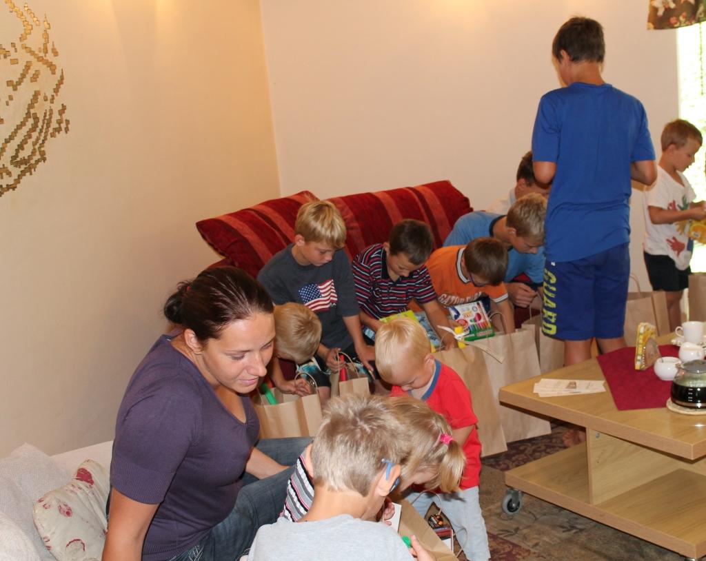 Sagādā skolas preces rehabilitācijas un krīzes centra «Centrs Elizabete» bērniem Jelgavā