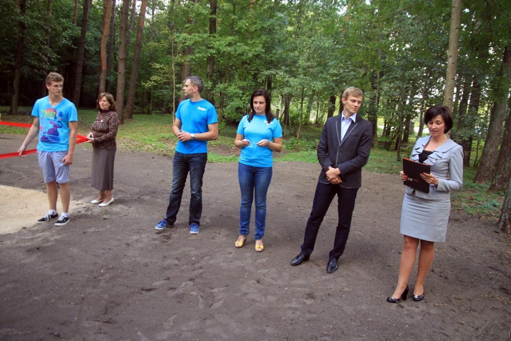 FOTO: Jelgavā atklāts jauns pludmales volejbola laukums