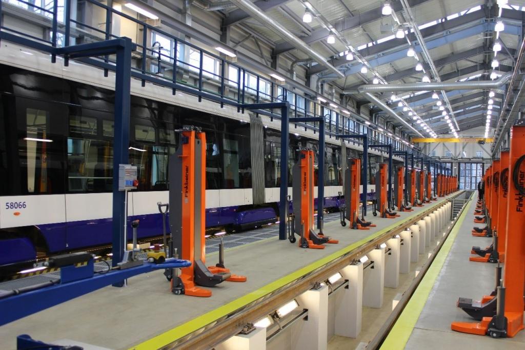 Atklāj 8,7 miljonus vērto zemās grīdas tramvaju remonta cehu