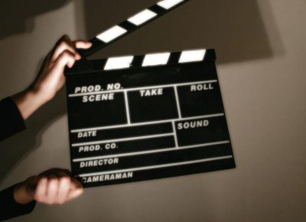 Filmu nozarē briest konflikts, jo ilgstoši trūkst naudas