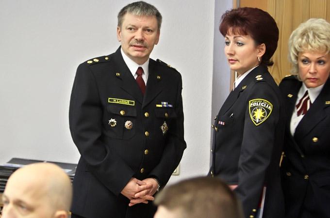 Policijas gadadienā atceras par darbinieku pārkāpumiem un metilspirta upuriem (ar foto)