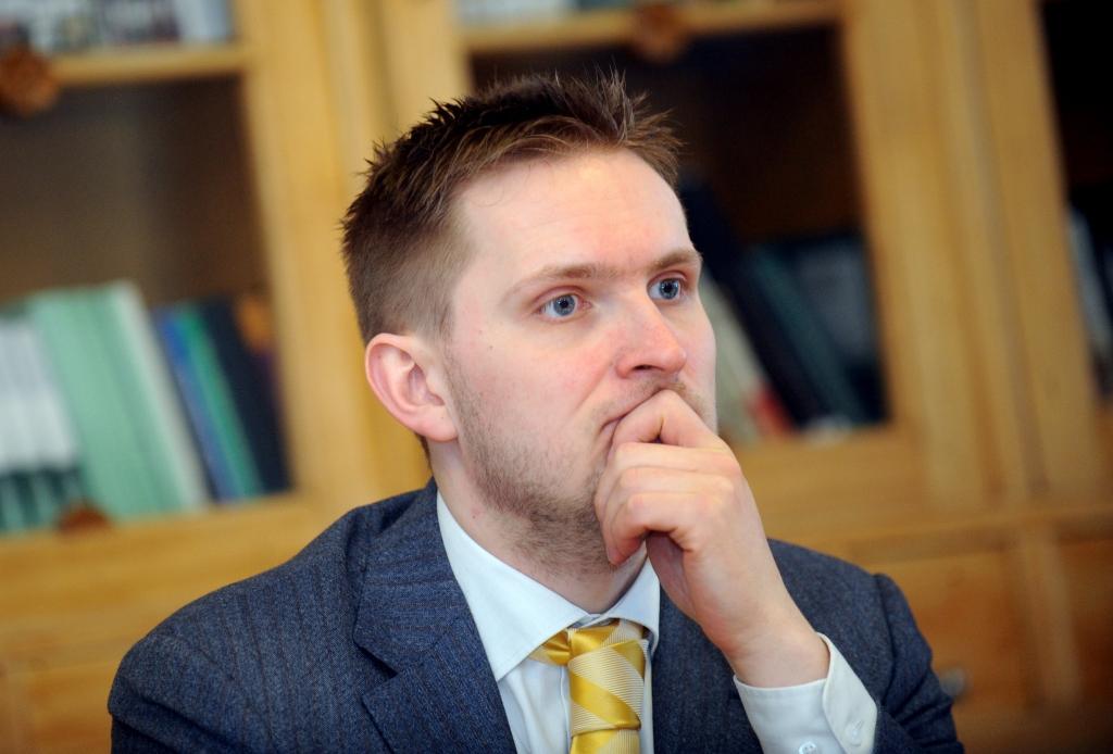 DP veikusi kratīšanu Mēkona kabinetā un dzīvesvietā; meklējot informācijas avotu noklausās žurnālistus