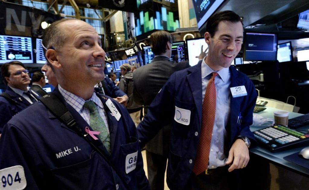Investori ar sajūsmu uzņem FRS lēmumu samazināt aktīvu iepirkumus