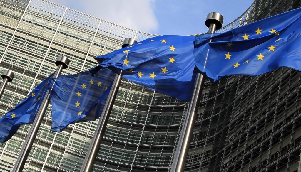 Arī pēc demisijas Dombrovska vārds turpina cirkulēt Briselē