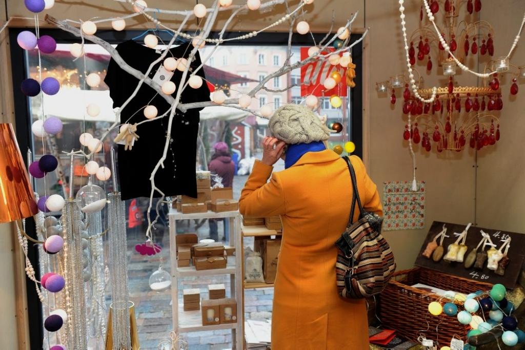Biznesa vieta: Ziemassvētku tirdziņi gaida dāsno krievu tūristu ierašanos