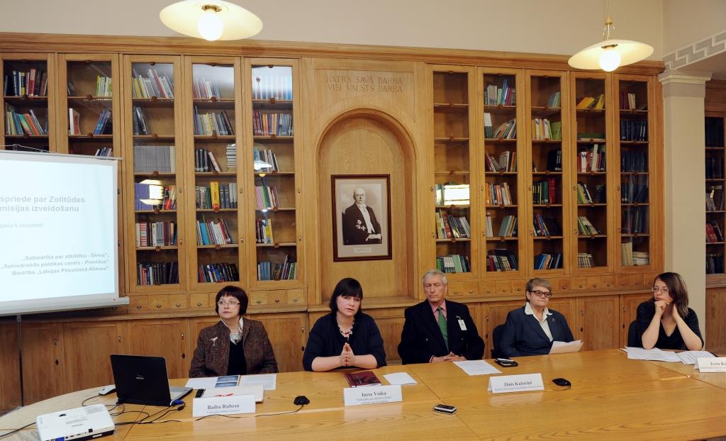Jaunu Zolitūdes traģēdijas sabiedriskās izmeklēšanas komisiju neveidos