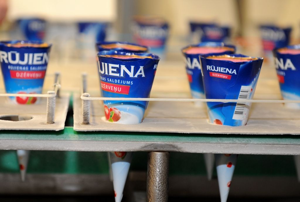 Ilvess pilda solījumu un našķojas Rūjienā