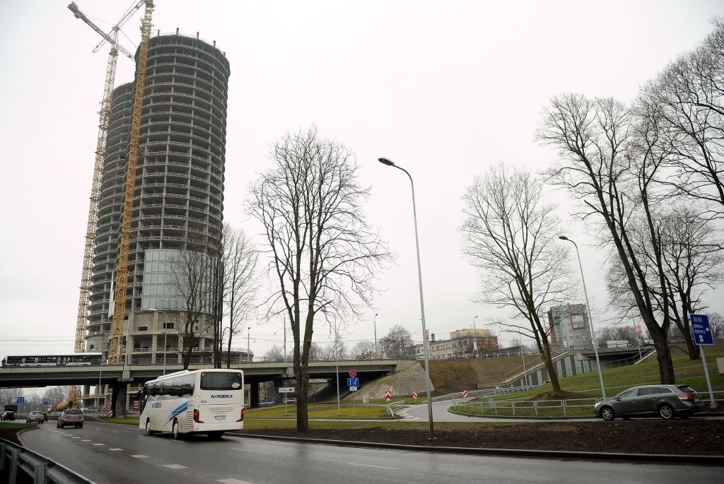Atjauno būvdarbus vienā augstceltņu Z-Towers tornī