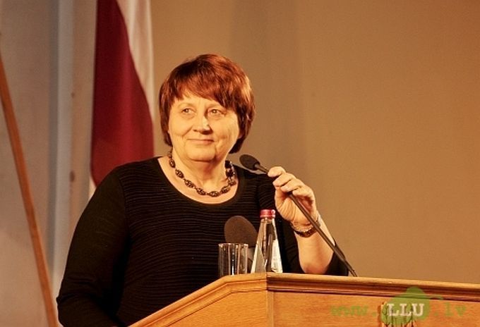 LLU mācībspēki pozitīvi vērtē Straujumu valdības vadītājas amatā, bet norāda uz ambīciju un politiskās autoritātes trūkumu