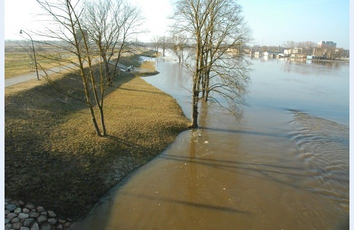 Augstā ūdens līmeņa dēļ ledu Lielupē vēl nesola
