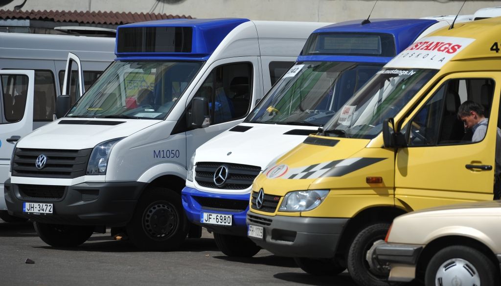RD Satiksmes departamenta 5 amatpersonas un 13 privātpersonas vaino kukuļošanā; departamentā neko nezina